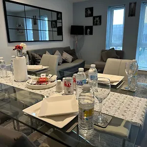https://newly-refurbished-2-bedroom-family-apartment.cambridgehotelsuk.com