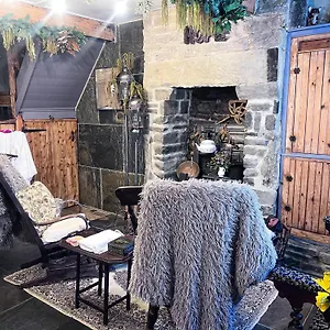 https://travel-back-in-time-fairy-cottage-on-the-cobbles.yorkshirehotels.net