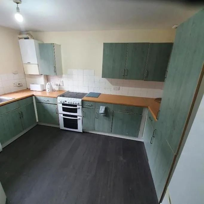 Holiday home Close To Central London - 4 Bedroom House, 8 Beds, Sleepps 14, Free Parking United Kingdom